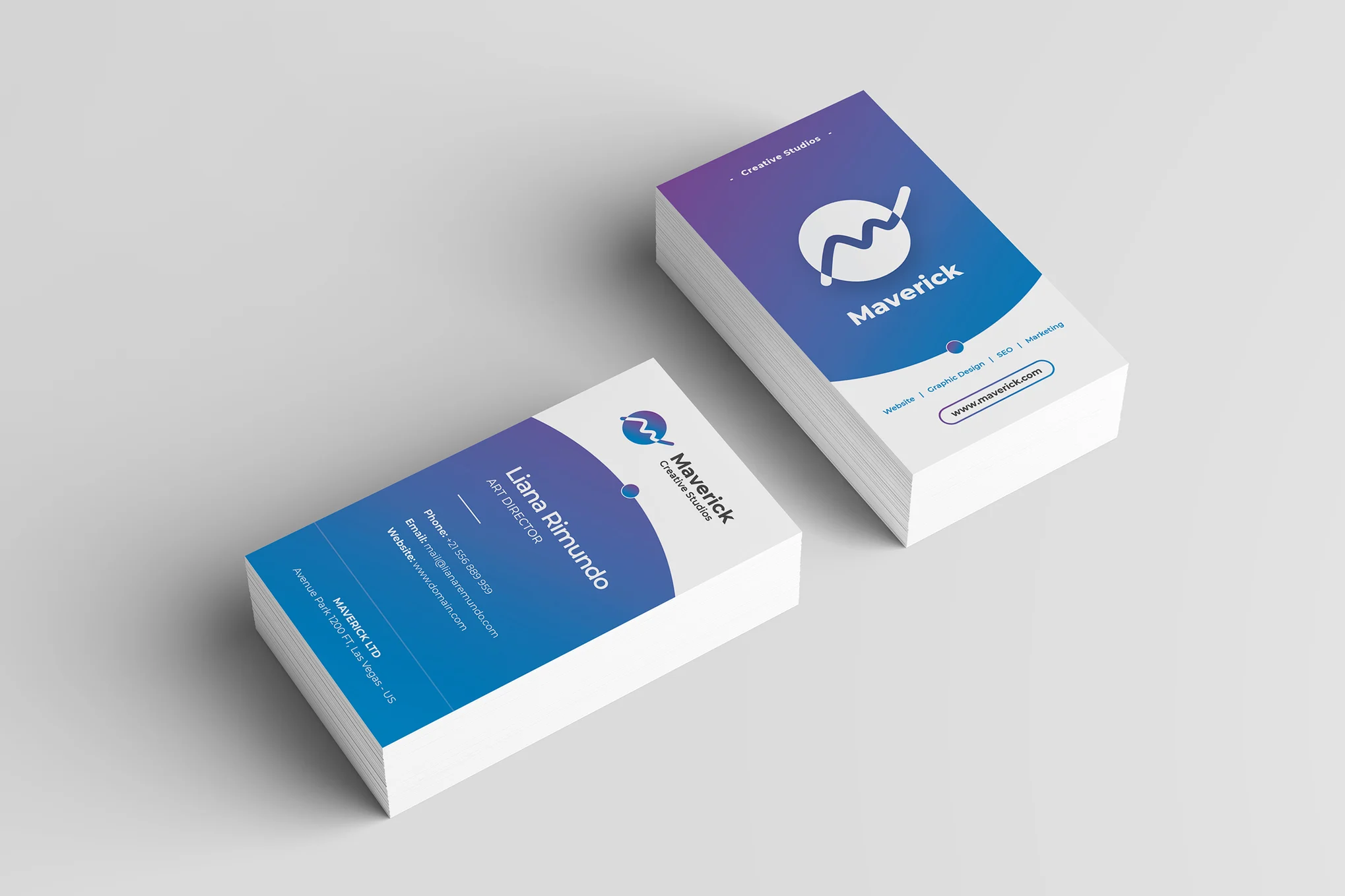 Tarjetas de visita con diseño moderno en degradado azul y violeta, ideales para profesionales del marketing y diseño, impresas por Gabella Artes Gráficas en Norte, Sevilla.